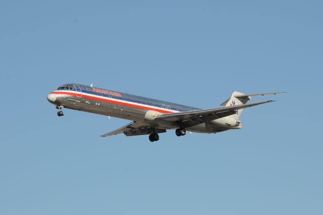 McDonnell Douglas MD-80 (N475AA)