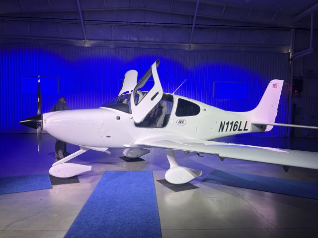 Cirrus SR-22 (N116LL)