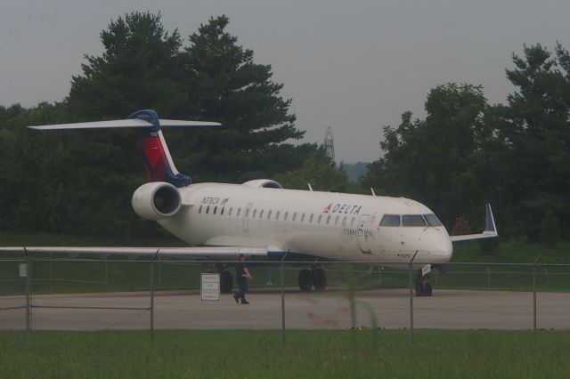 Canadair Regional Jet CRJ-200 (N376CA)