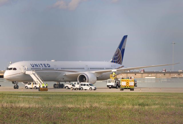 BOEING 787-10 Dreamliner (N16008) - United 295 Heavy, a newer Dreamliner-10, getting refueled on Pad-3 after diverting from SFO to EWR on 21 Aug 2019. Sorry for the chain links in the image. I couldn’t quite reach over the top of the fence.