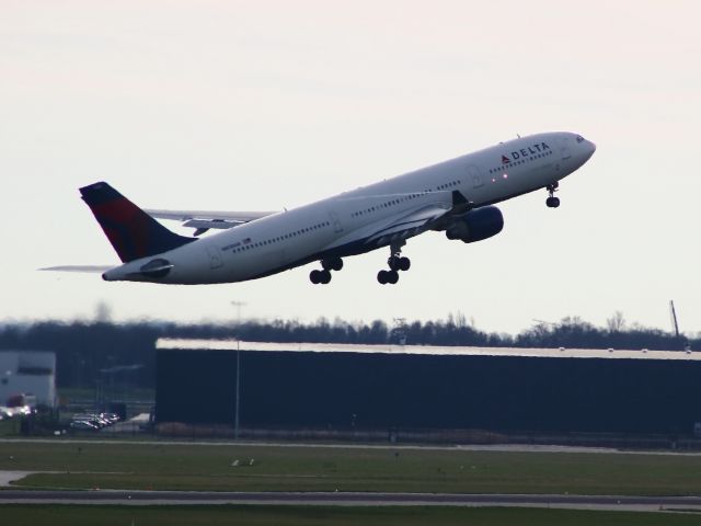 Airbus A330-300 (N808NW)