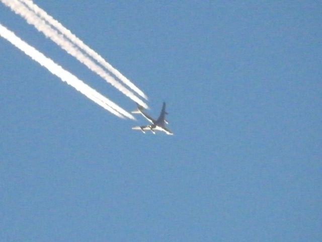 Boeing 747-400 (D-ABVW) - D-ABVW B747-430 CN 29493/1205  LUFTHANSA 498 HEADING WESTBOUND TO MALOT ON 14/12/2010