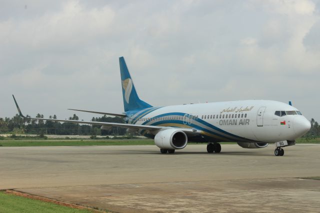 Boeing 737-800 (A40BG)