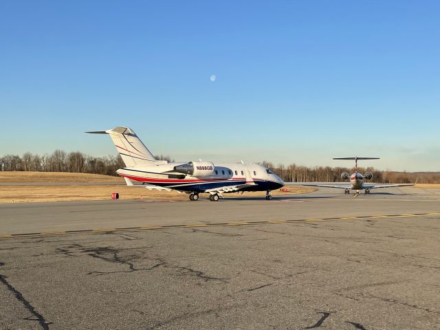 Canadair Challenger (N888GB)