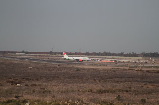 Airbus A320 (XA-VIB) - TAXINTG TO GATE AT MMTJ