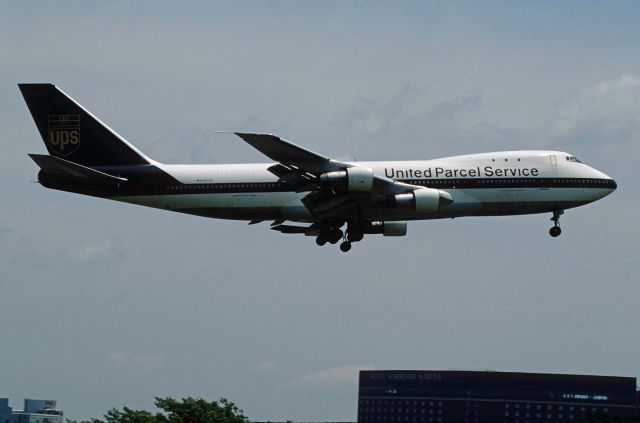 BOEING 747-100 (N676UP) - Short Final at Narita Intl Airport Rwy16R on 1997/06/07