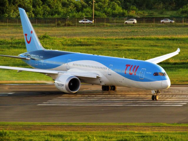 Boeing 787-9 Dreamliner (G-TUIJ)