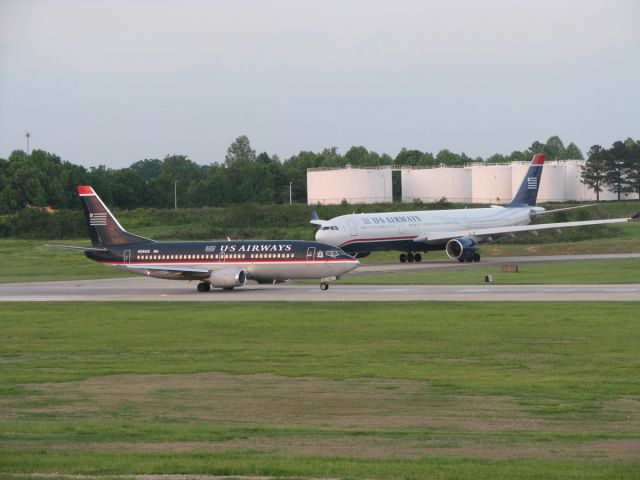 BOEING 737-300 (N591US) - TAKEN JUNE 9, 2013