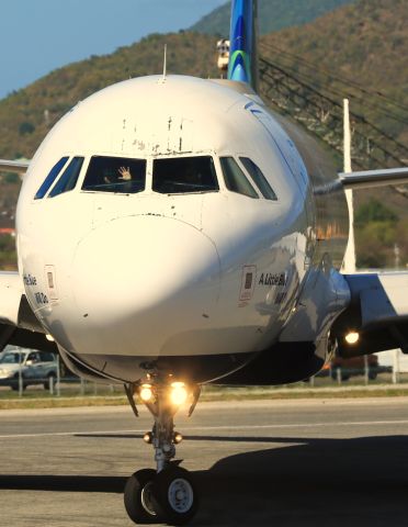 Airbus A320 (N639JB)