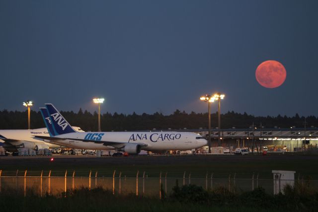 BOEING 767-300 (JA8323)