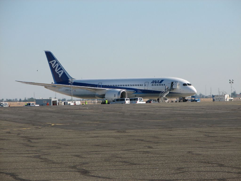 Boeing 787-8 (N787EX) - B787 Number 2 undergoing flight testing at Mather Airport (MHR) 7/24/2010