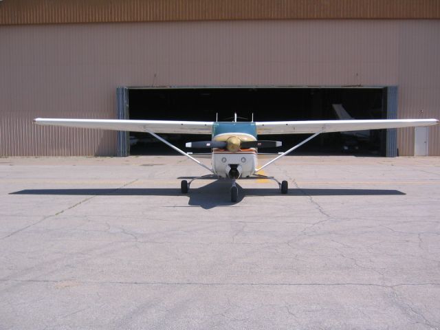 Cessna Skylane (N9896C)