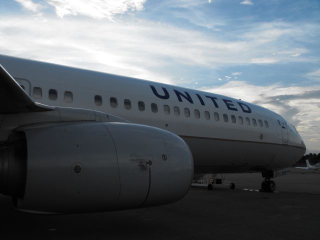 Boeing 737-900 (N39450) - Summer time diversions for Tallahassee! This United Airlines B739 diverted to TLH due to weather in Orlando on 6/25/15