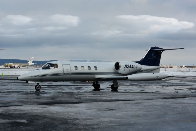 Learjet 35 (N244LJ)