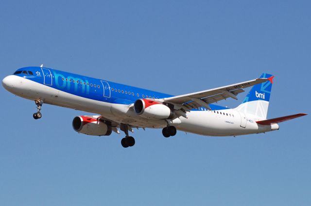 Airbus A321 (G-MEDU) - Myrtle Ave