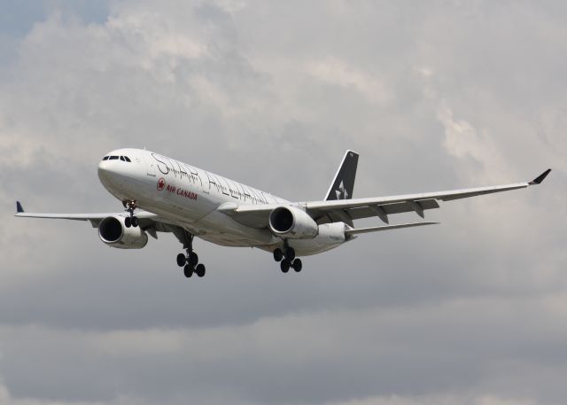 Airbus A330-300 (C-GHLM) - Star Alliance(Air Canada) Arriving Rwy#23 Lester B. Pearson Intl  Airport,CYYZ/YYZ