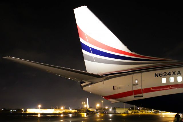 Boeing 737-800 (N624XA)