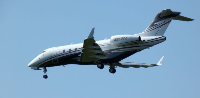 Bombardier Challenger 300 (N350XX) - About to touch down is this 2004 Bombardier Challenger 300 from the Summer of 2024.