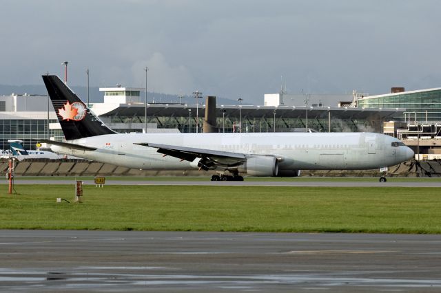 BOEING 767-300 (C-FCAE)