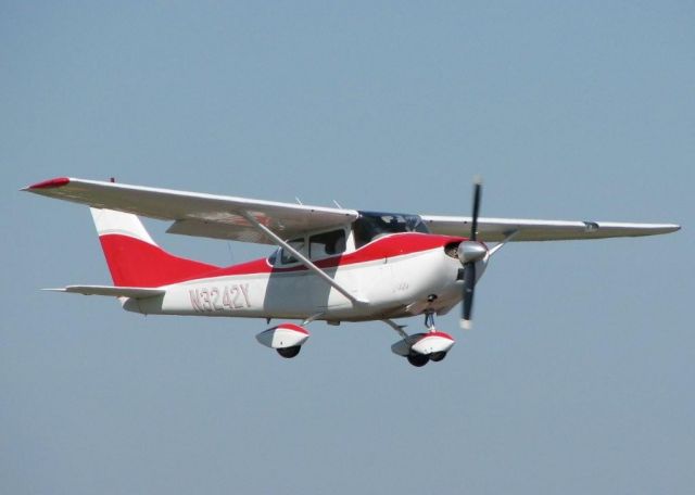 Cessna Skylane (N3242Y) - Landing at Downtown Shreveport.