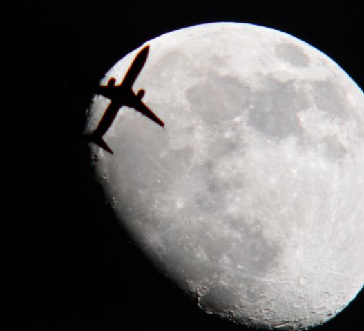 Boeing 737-900 (N836DN) - This is Delta Flight 2893 a Boeing 737-9 New York to Salt Lake City passing the Moon just south of Cleveland at 30,000 ft.02/15/19.