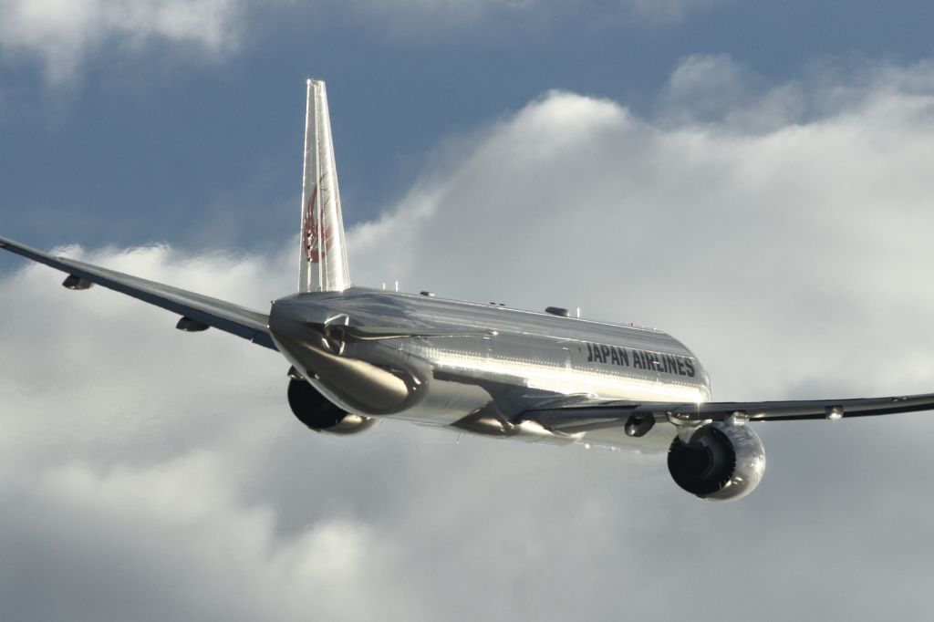Boeing 777-200 — - Departing LHR.
