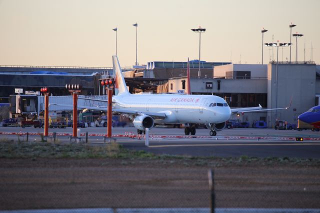Airbus A321 (C-FGKN)