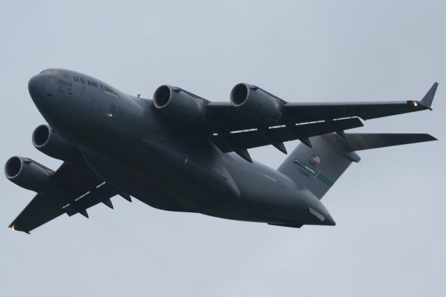 Boeing Globemaster III (AMC70042) - 2 c17 toestellen kwamen in leeuwarden om helicopters op te halen 26-09-2014