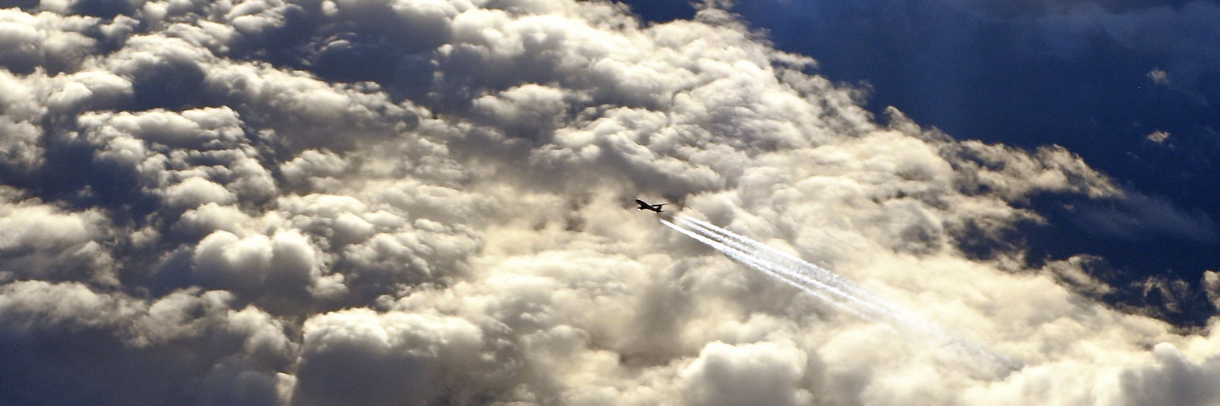 — — - Airliner passing under us while at FL40 on route Palma, Mallorca to Southampton UK today Nov 17, 2014. 