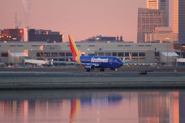 Boeing 737-700 (N7880D) - Southwest B737 departing BOS for Chicago Midway at sunrise on 1/11/21.