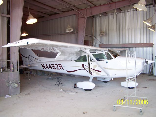 Cessna Skyhawk (N4482R)