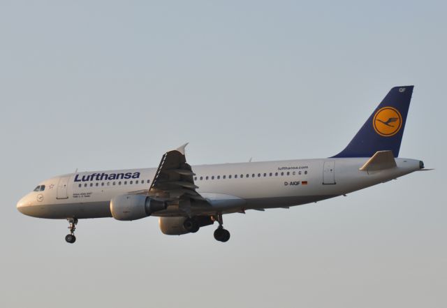 Airbus A320 (D-AIQF)