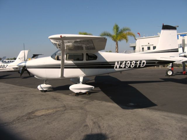 Cessna Skylane (N4981D) - Parked at Santa Ana