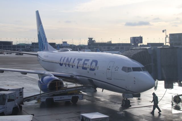 Boeing 737-700 (N24715)