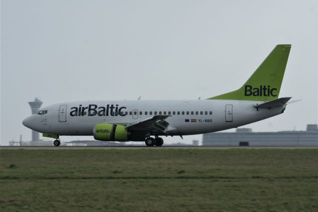 Boeing 737-500 (YL-BBD)