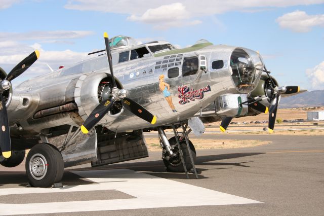 Boeing B-17 Flying Fortress (48-3514) - Sentimental Journey