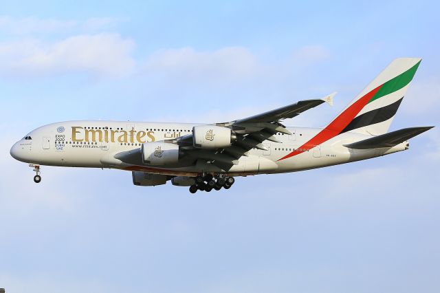 Airbus A380-800 (A6-EDX)