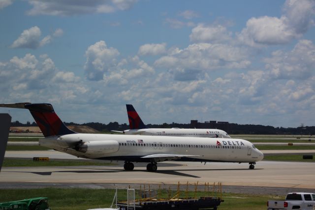 McDonnell Douglas MD-88 (N954DL)