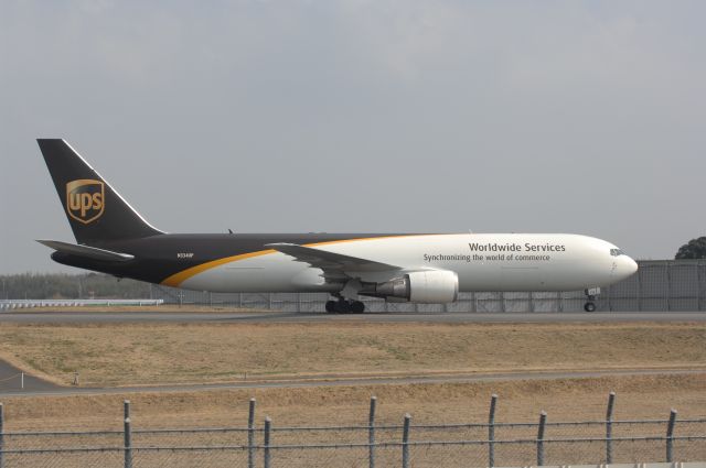 BOEING 767-300 (N334UP) - Taxing at Narita Intl Airport on 2007/3/4