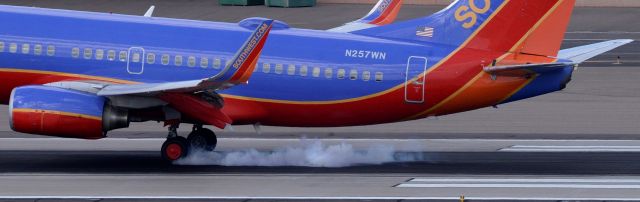 Boeing 737-700 (N257WN) - Phoenix Sky Harbor International Airport rwy 26 touchdown 14OCT19