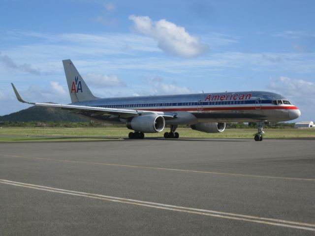 Boeing 757-200 (N628AA)