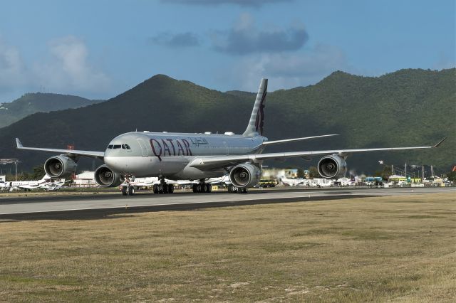 Airbus A340-500 (A7-HHH)