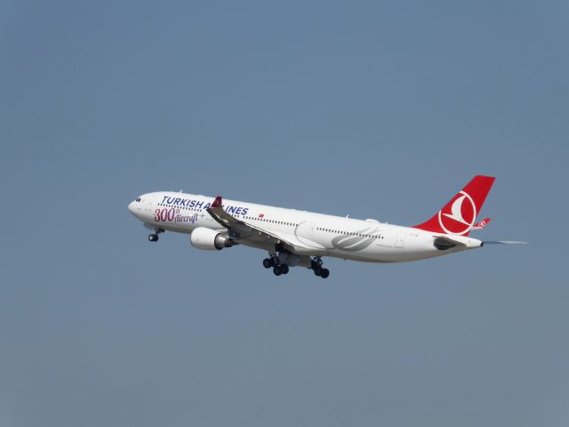 Airbus A330-300 (TC-LNC) - Turkish Airlines A330-300 TC-LNC starting from 23L DUS, 30.06.2019. As it is THY's 300th aircraft, it wears proudly a collar painting ...