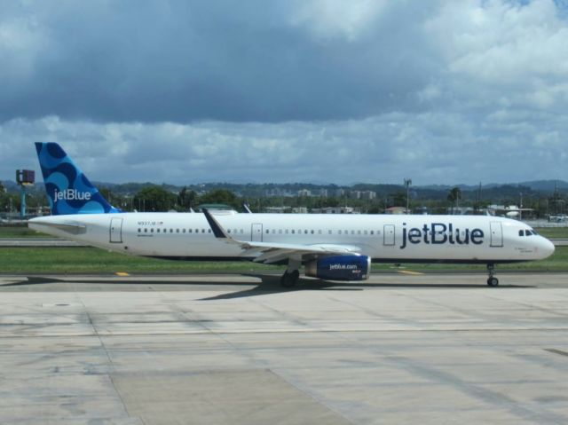 Airbus A321 (N937JB)