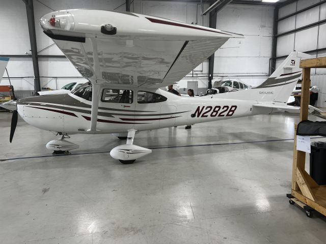 N282B — - Koury Aviation Hangar - GSI - Greensboro