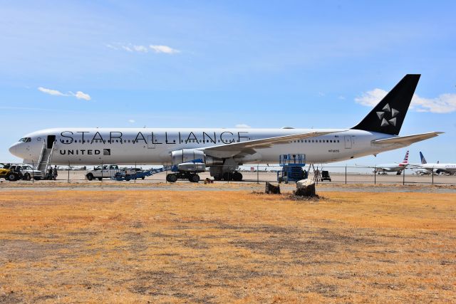 BOEING 767-400 (N76055) - First time for me to catch this UAL 767-400. I did not even know UAL had a 767-400 in Star Alliance Colors. 04-01-22.