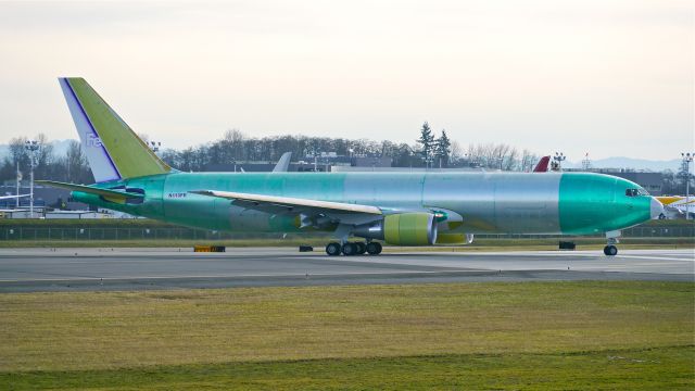 BOEING 767-300 (N113FE) - BOE566 taxis onto Rwy 16R for its B1 flight on 1/9/15. (ln 1076 / cn 42711).