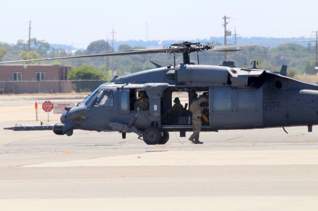 Sikorsky S-70 (8826120) - KRDD - USAF 10-26120 just landed and winding down in 110 degree heat 7-26-2016..USAFbr /1993 129th RQS, CA Air NG