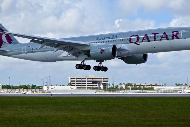 Airbus A350-900 (A7-ALV)