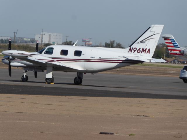 Piper Navajo (N96MA)